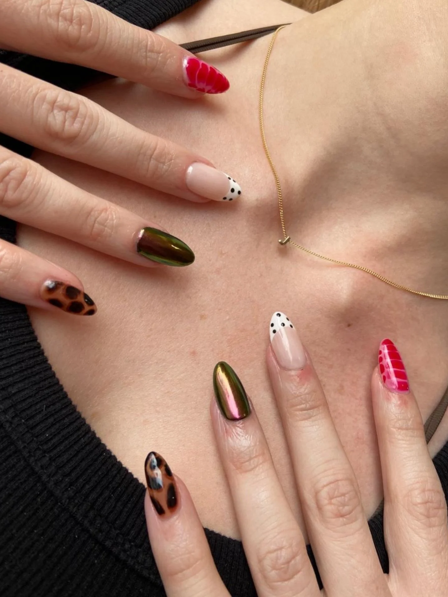 Dots, chrome & a bit of leo.. 
Obsessed with this set💗🐆
#rosiesnailbar #canggunails #balinails #biabnails #manicuregoals #nailinspo #nailartdesign #gelnails #cutemanicure #nailsoftheday