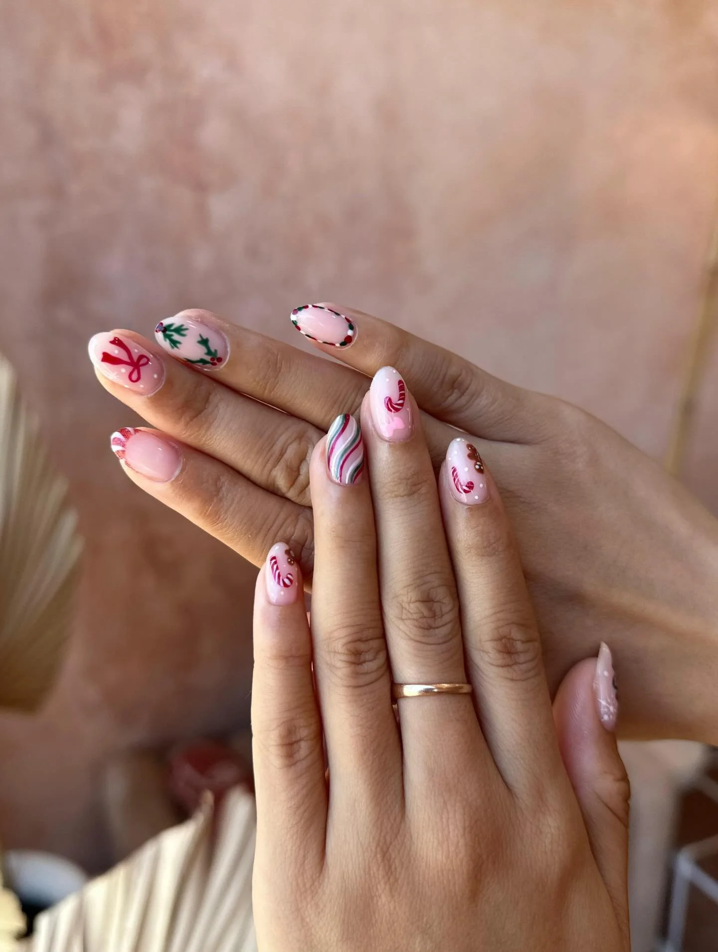 It&rsquo;s already December&hellip; have you planned your Christmas nails yet? 🎄✨

#RosiesNailBar #ChristmasNails #BaliNails #FestiveNails