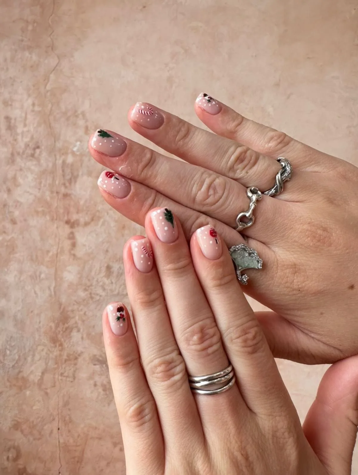 Christmas will be here before we know it 🎄✨
Have you booked your nail appointment yet?
Here&rsquo;s another Christmas nail inspo we&rsquo;re loving right now, save it for your next visit 🤍

#RosiesNailBar #ChristmasNails #NailInspo #BaliNails #Cang