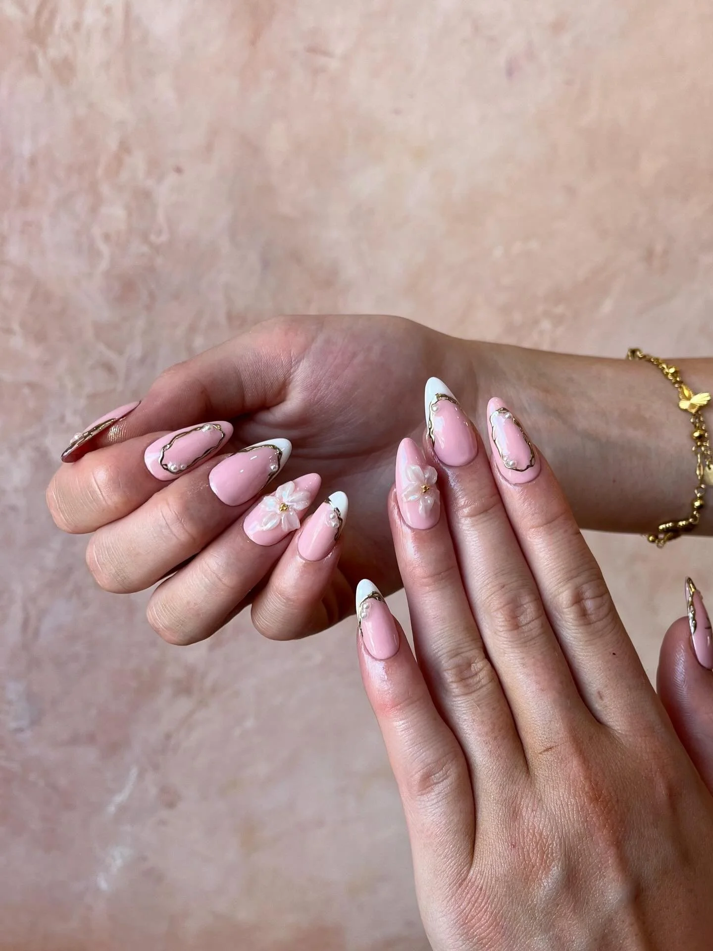 This week&rsquo;s nail inspo, fresh from our chairs⚡️
Perfect ideas for your New Year nails. Book your slot early and secure your spot before the New Year rush 🎉

#RosiesNailBar #NailInspo #NewYearNails #CangguBali #NusaLembongan
