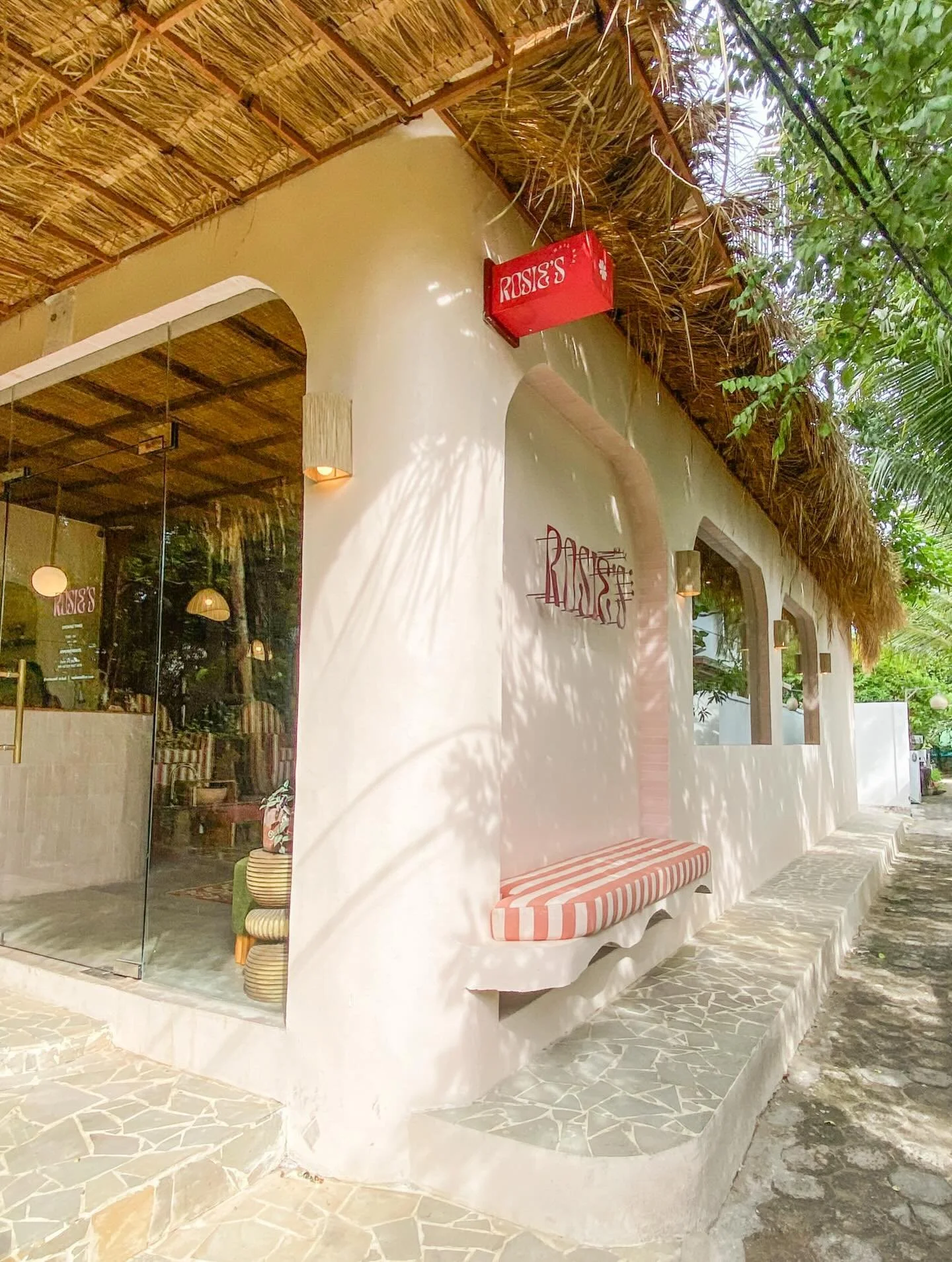 A little hidden gem in Nusa Lembongan 🌿✨
Tucked away, calm, and made for your self-care moments. Welcome to Rosie&rsquo;s Nail Bar.

Come for the nails, stay for the peaceful vibes 🤍

Save your spot and treat yourself 💅🏻

#RosiesNailBar #NusaLemb