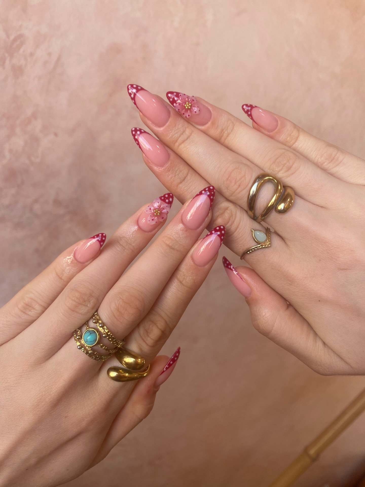 At Rosie&rsquo;s, every nail set is treated like its own little masterpiece.

From the very first step to the final touch, we focus on clean work, thoughtful technique, and details that truly make a difference.
 
Nothing here is rushed. Just patience