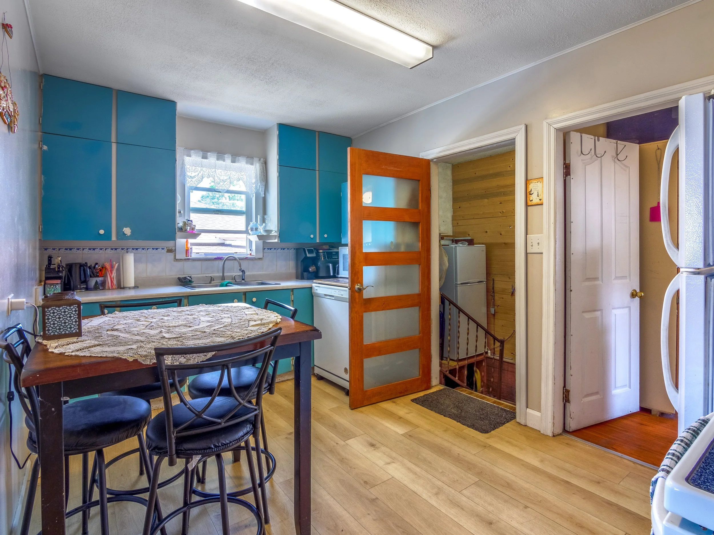 662 Ellis St - Kitchen.jpg