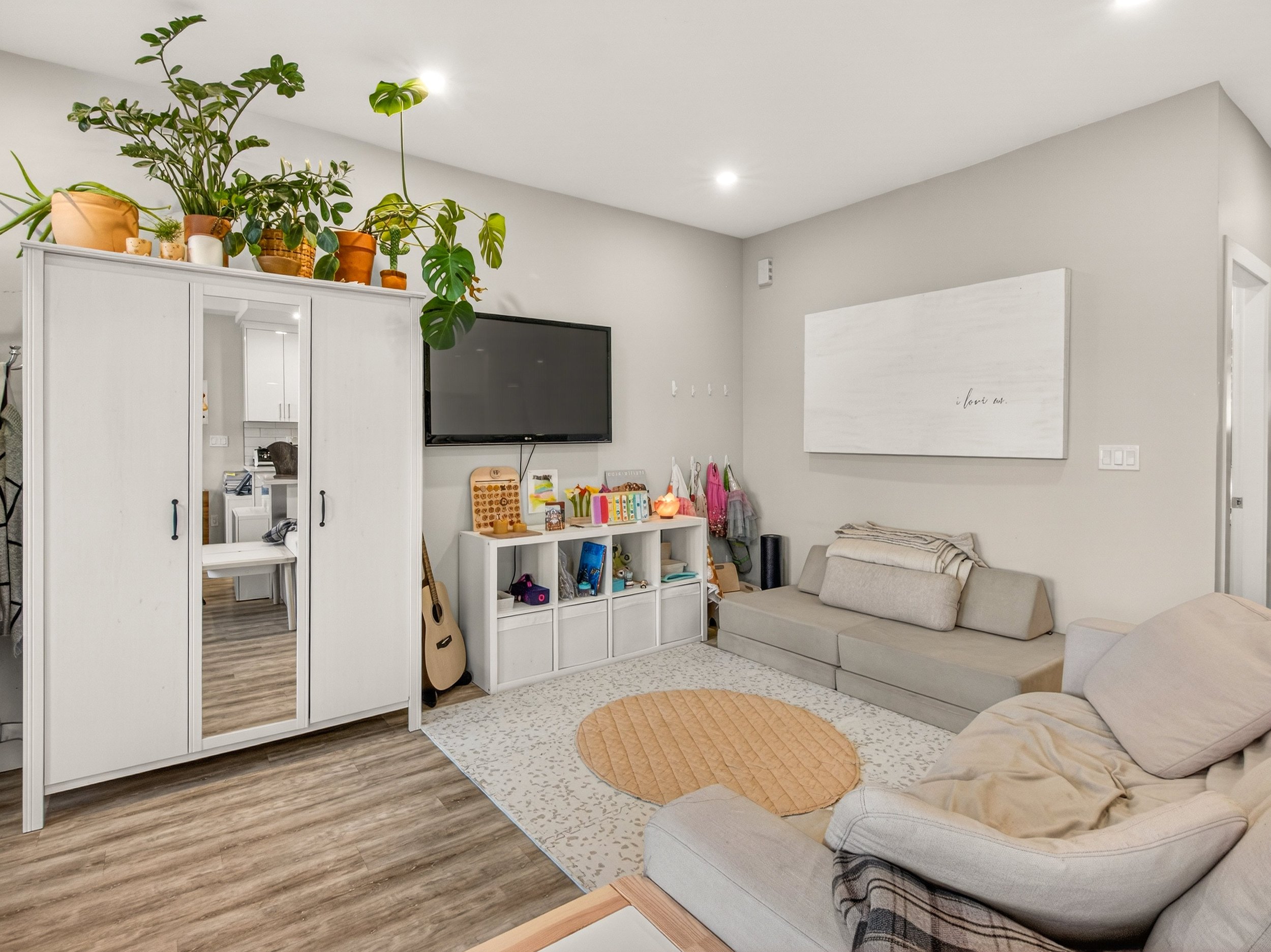 012-P2566821.jpg (Copy)