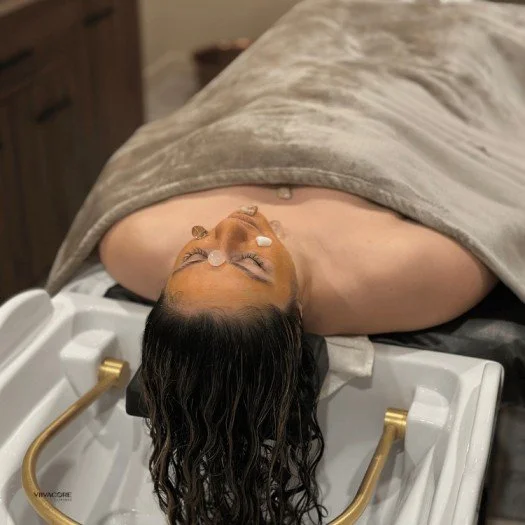 Soin head spa pour cheveux secs et abîmés  a la clinique viivacore .jpg