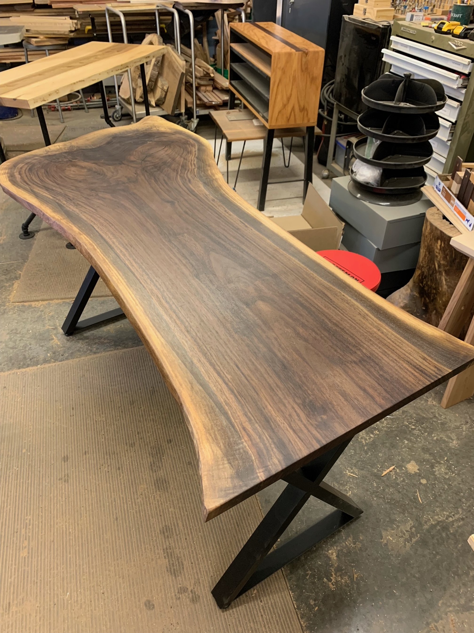 Client alnut Table