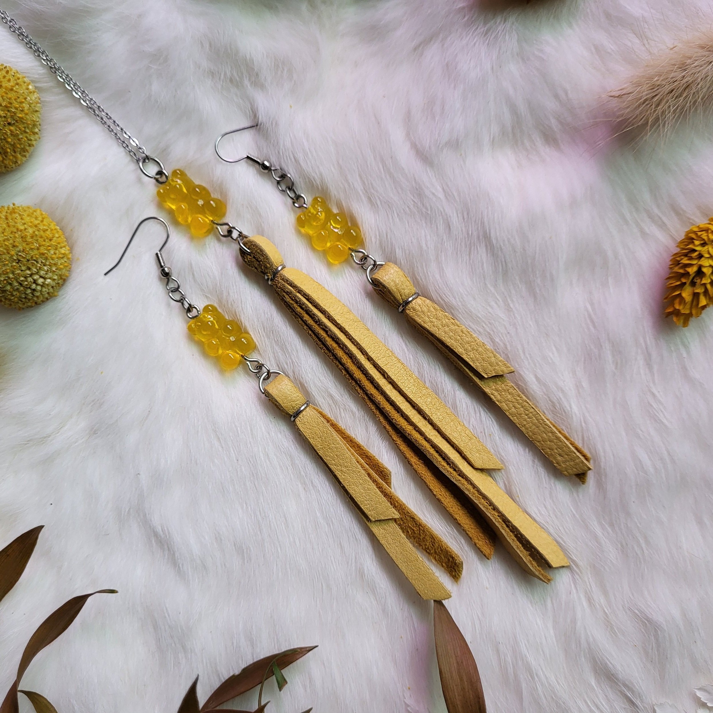 Gummy Bear Hide Tassel Set