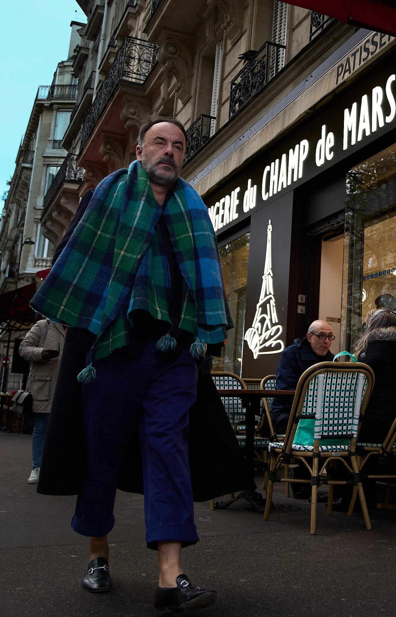 stree-paris-champ-de-mars-man-scarf-eiffel-colour-marc-stanford.jpg