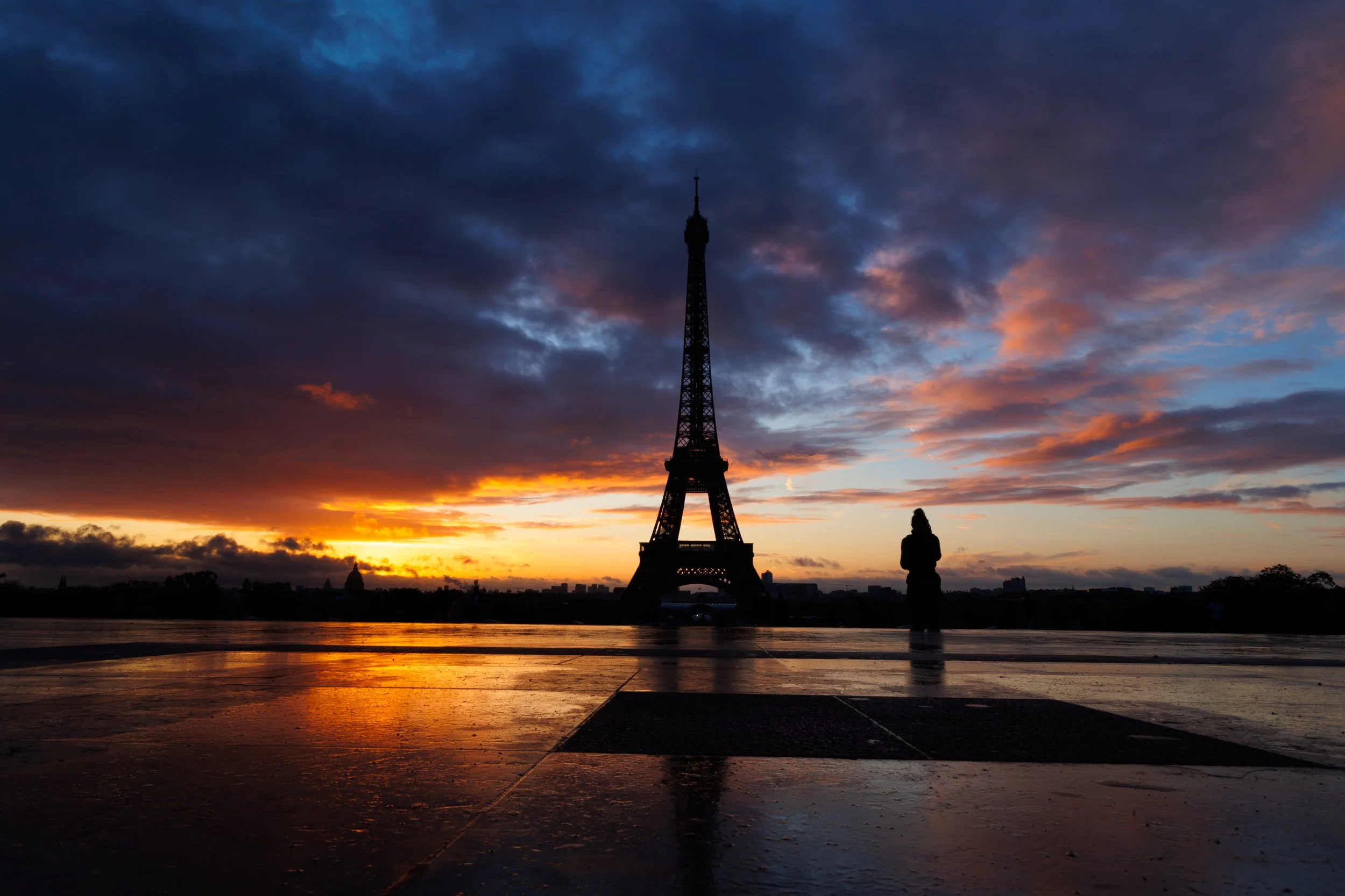 landscape-paris-eiffel-tower-sunrise-solitary-colour-marc-stanford.jpg