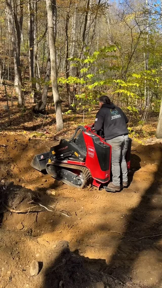 When the Sno Dogs say there will be axe throwing. By golly, there will be axe throwing. @evermist_ltd for the Site Work. @centralvermontmotorcycles for Playing!