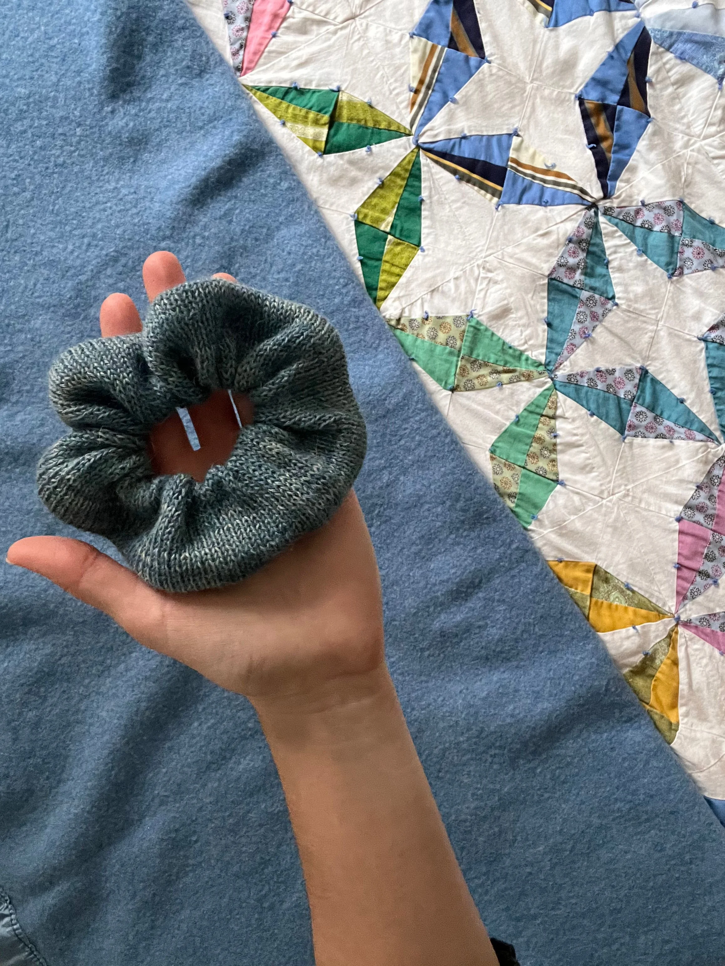 Chouchou tricoté indigo