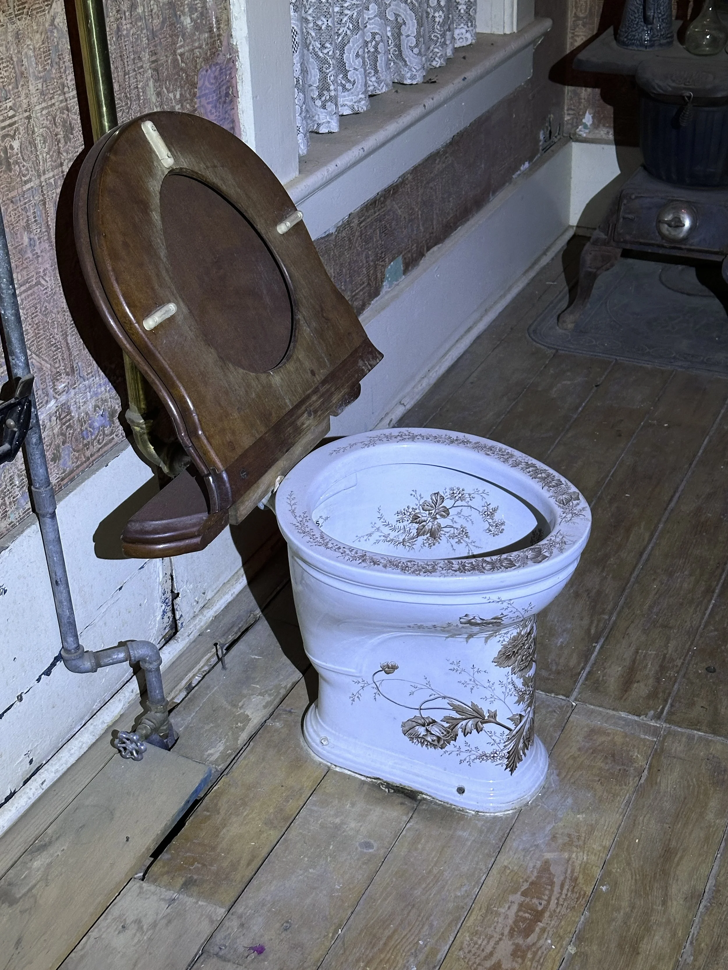 The gold leaf toilet in the Mackay Mansion.