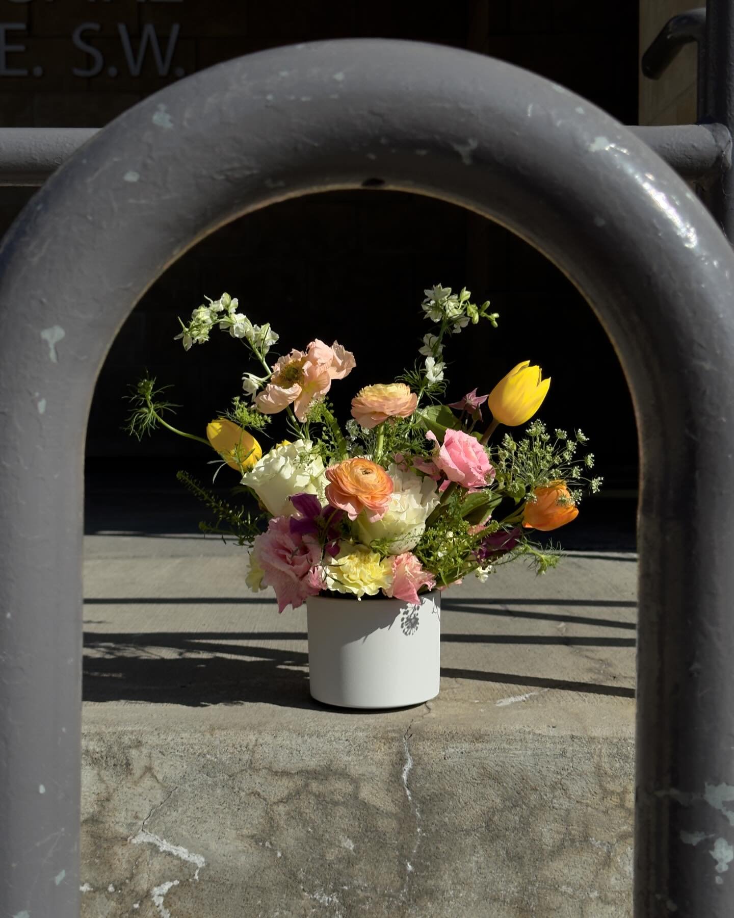 Waiting for warmer days 🌞💌🌀 

#floraldesign #floralart #florist #calgaryflorist #yycnow