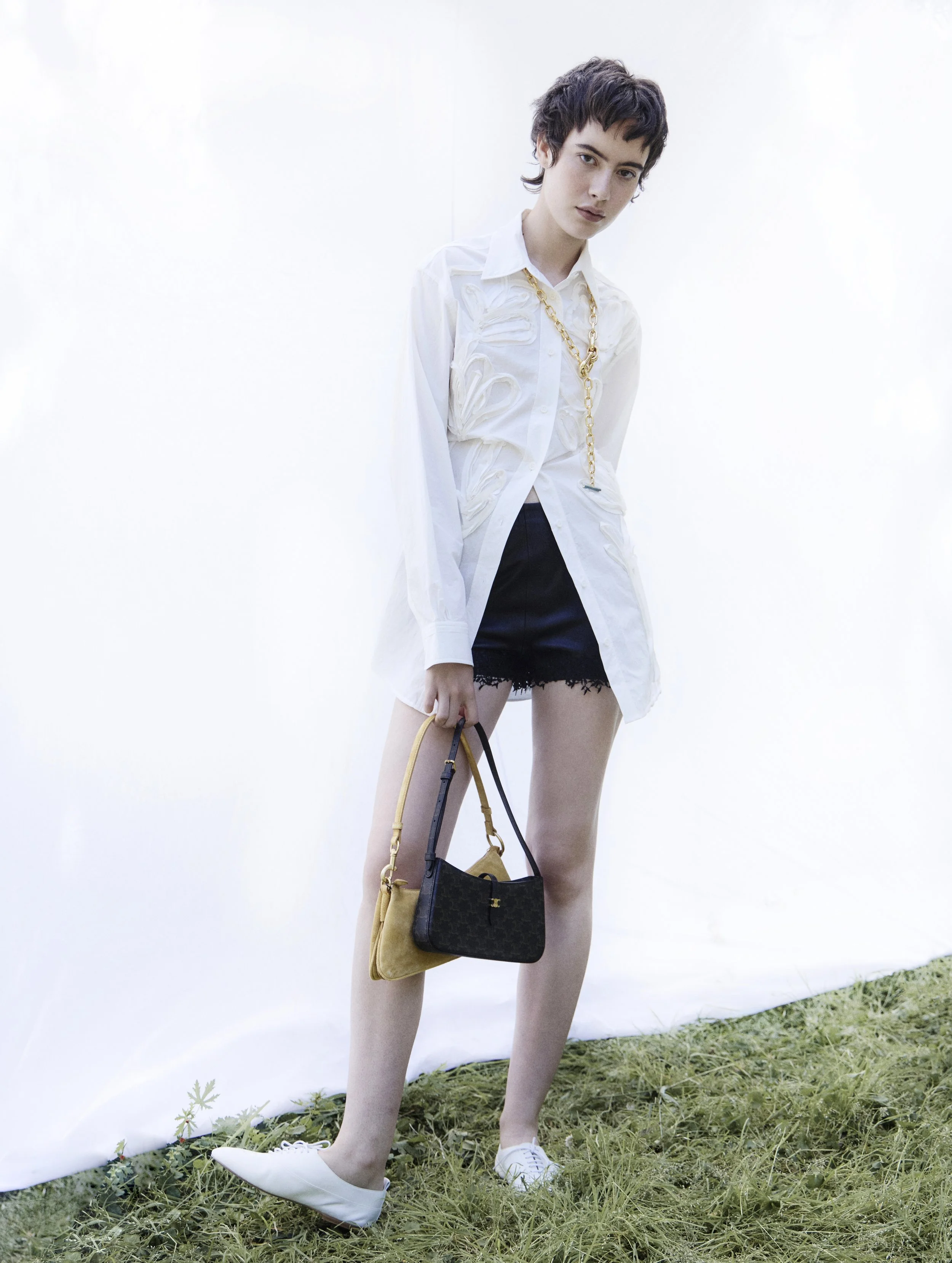 251018_ELLE_17_1659_retouched bg.jpg