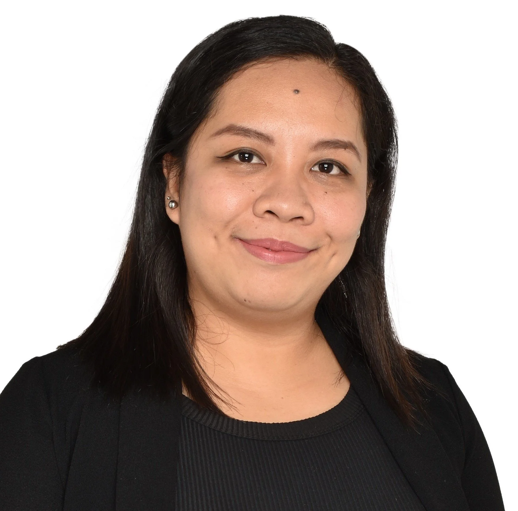 Chineelyn Domingo Headshot Square.jpeg