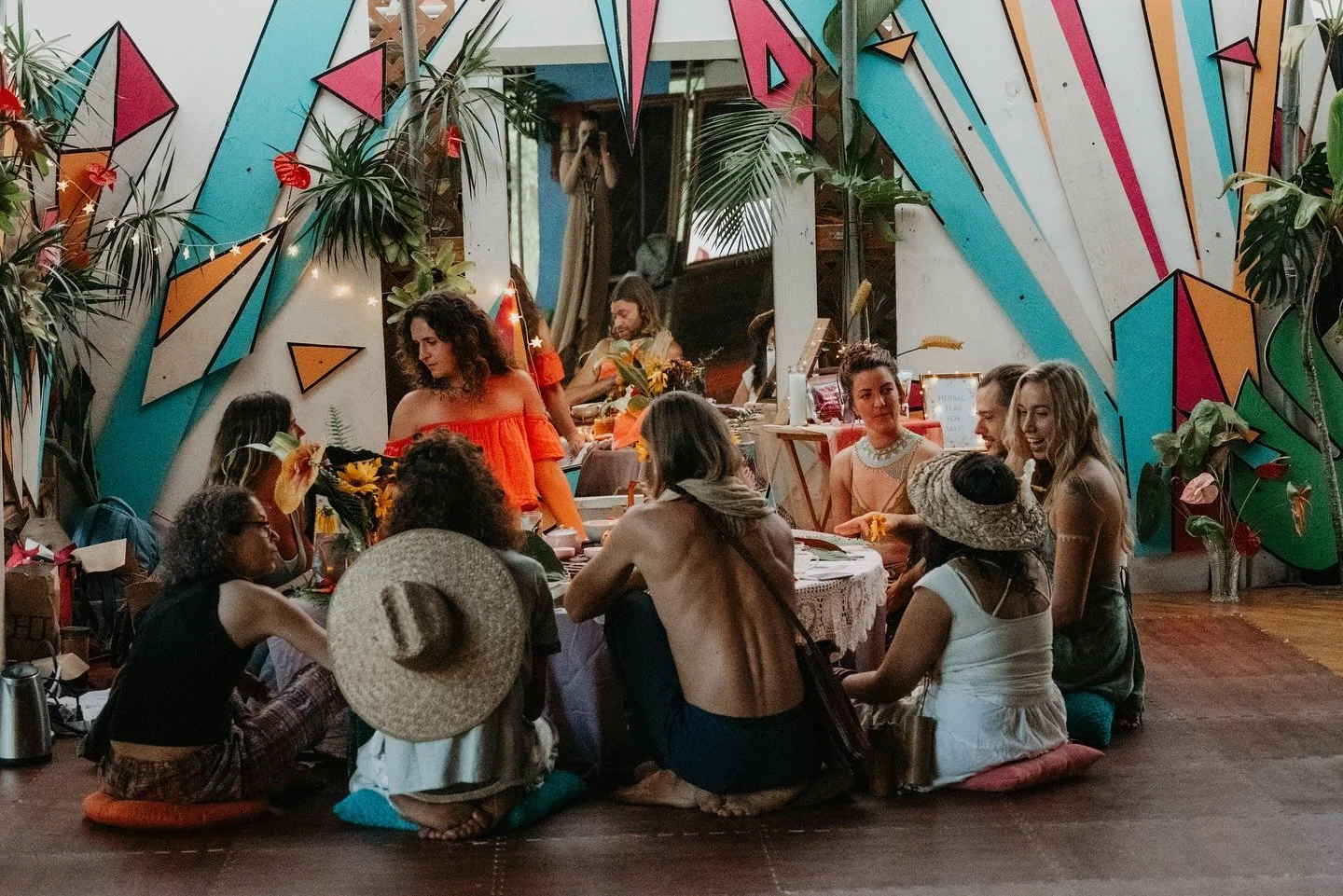 Tea and connection! 🙏❤️&zwj;🔥
We are so grateful for those who hold these spaces of pause and connection at Mana Fest. The tea lounges are sweet spaces to unwind, integrate nourish and meet new people! We can&rsquo;t wait to drink tea again with yo
