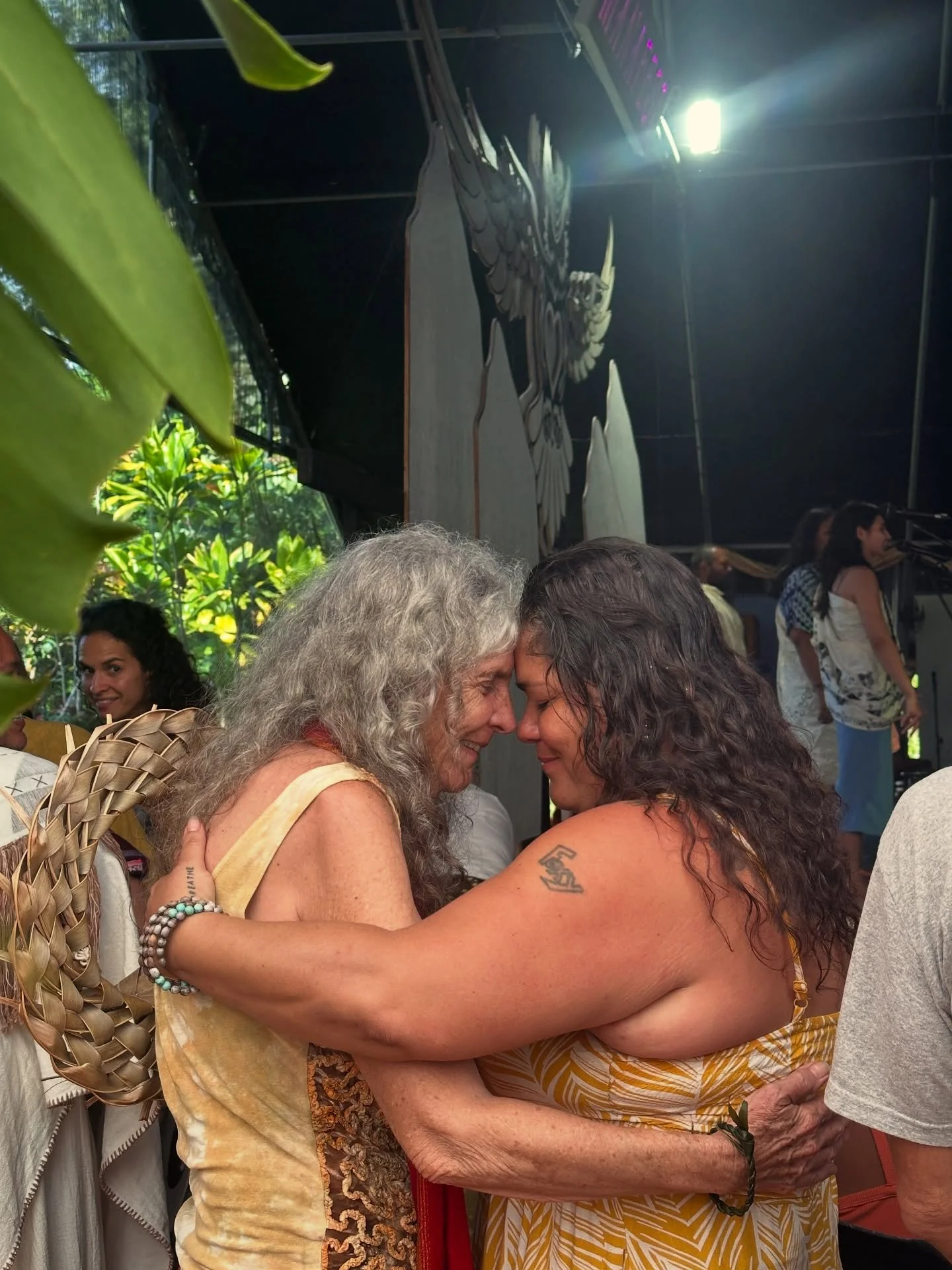🌞 In Hawaiian culture, there is a traditional greeting called the honi.
Instead of shaking hands or hugging, two people gently press their foreheads and noses together, sharing a breath.

This is a way to meet in presence. Arriving together. 
You ac