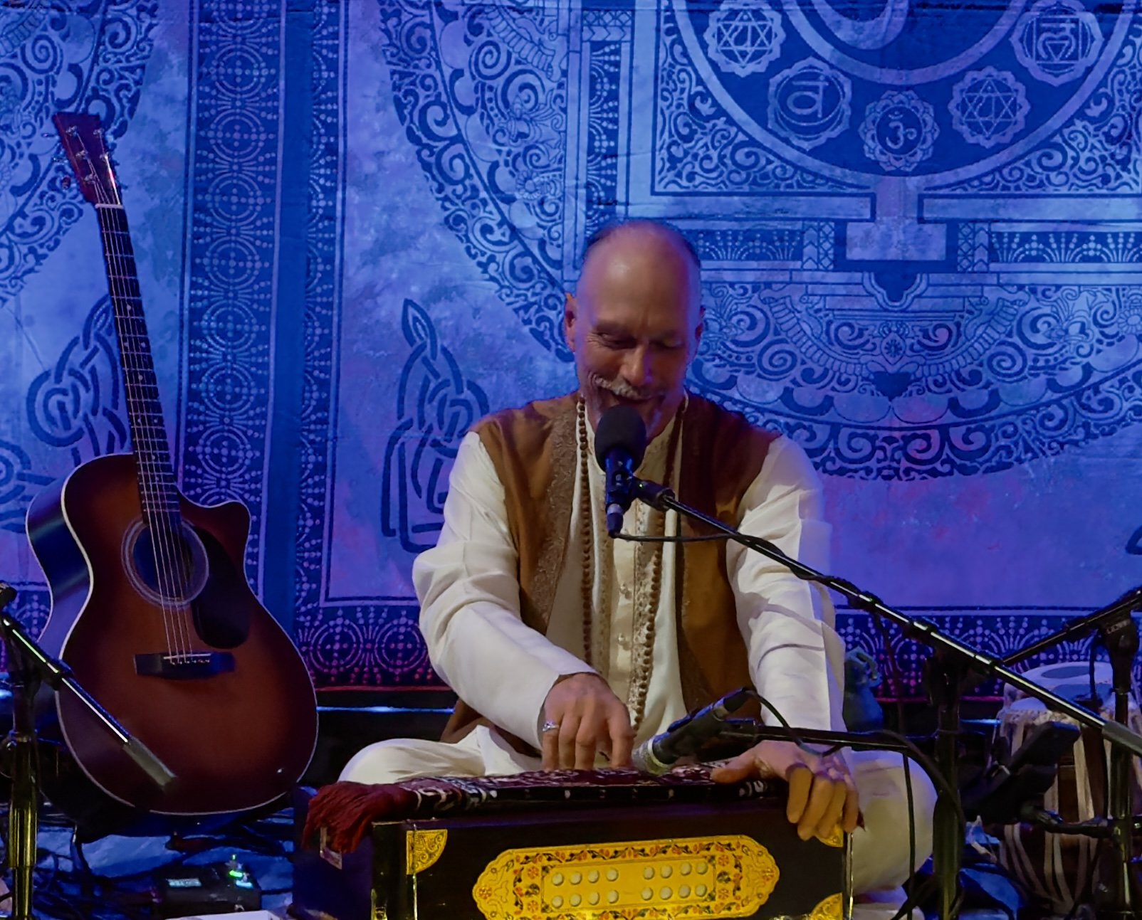 TEMPLE BLISS: The Music of Yoga with Dayākar Dās &amp; Living Devotion