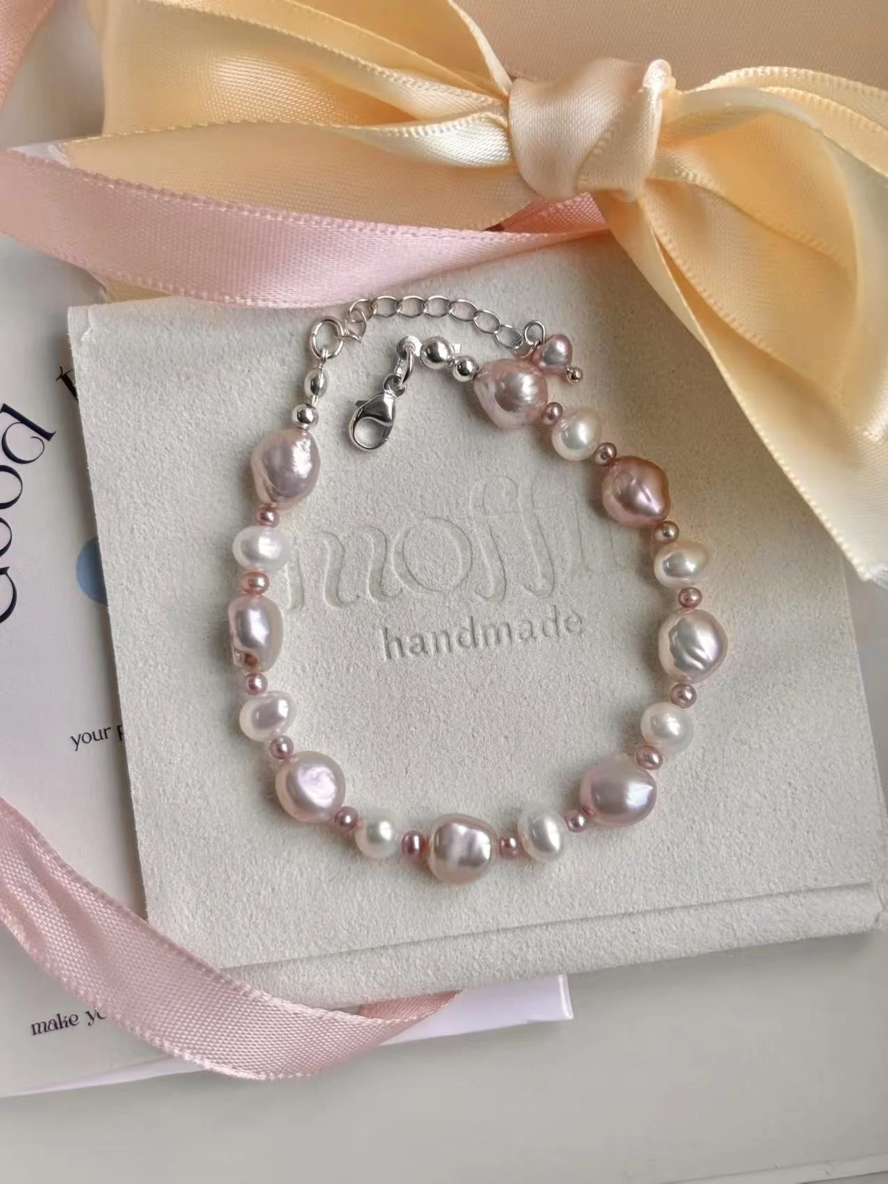 Pearly Pinky Baroque Bracelet