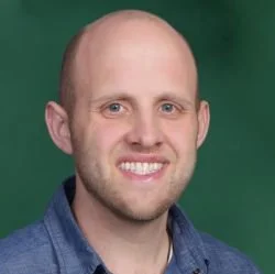 Alan_Headshot 2024_small.jpg