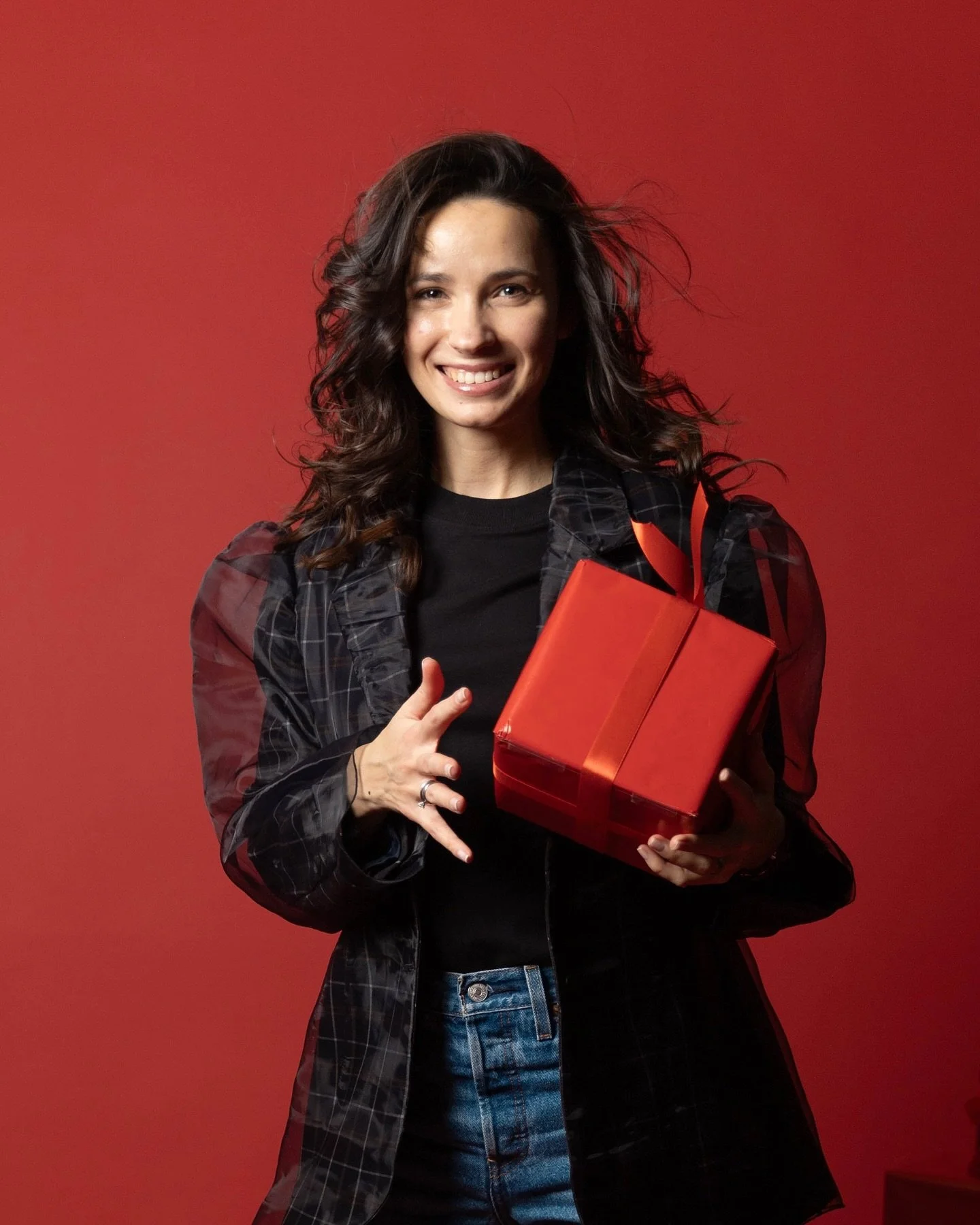 Black Friday starts NOW! 🖤🎉 
Enjoy 20% off ALL sessions with code BFEARLY. 
Book your shoot today and create unforgettable moments at SELFIELAB! Hurry—this offer is for a limited time only 👀