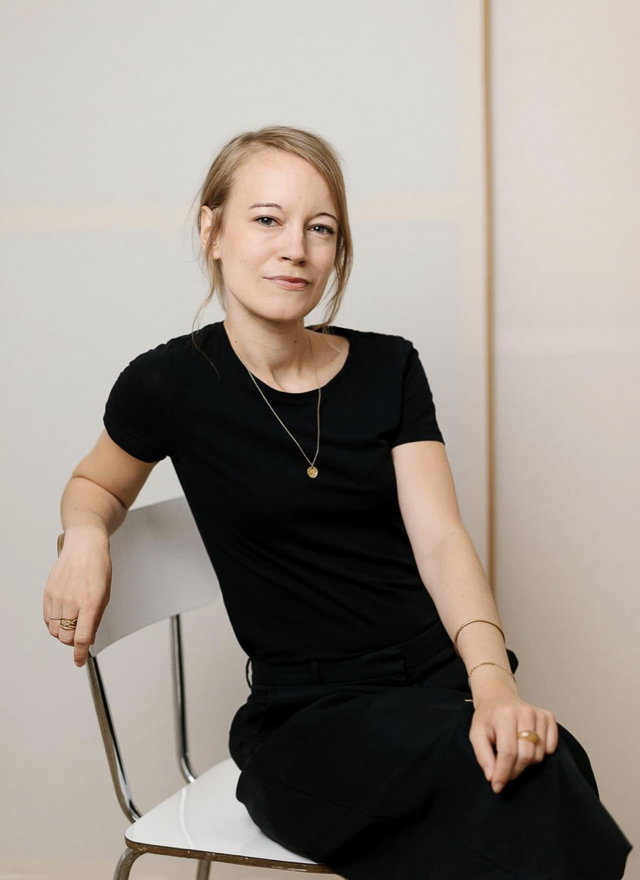 portrait-brandingfotografie-wien-frau-sitzend.jpg