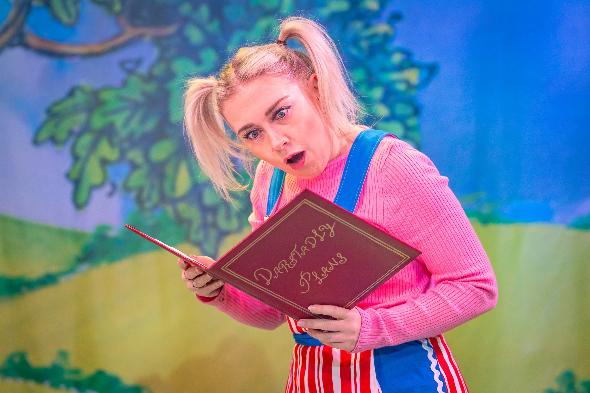 Laura Anna-Mead in Jack and the Beanstalk - What A Whopper - Credit-SteveGregson.jpg