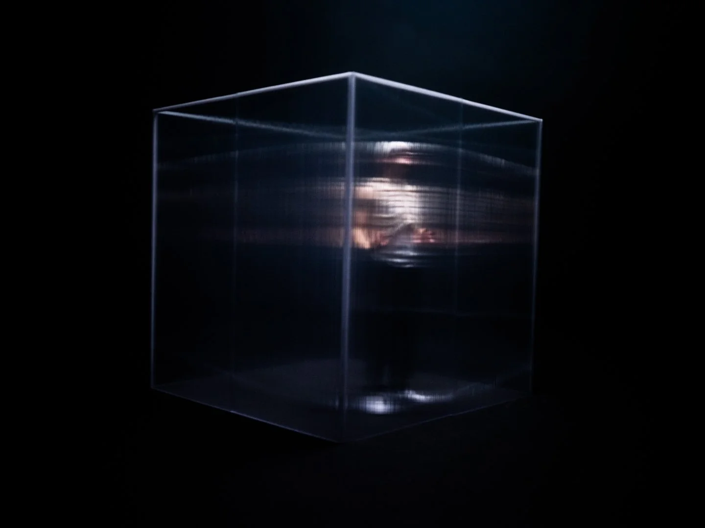 Glas Cube Mieten im Darkhall Filmstudio in Kamen 2x2 Meter Riffel Glas Cube