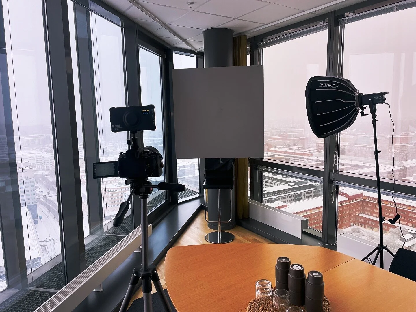 Dagens arbetsplats bjuder p&aring; en maffig utsikt!👌🏻🤩 #kistasciencetower #wemakefilm