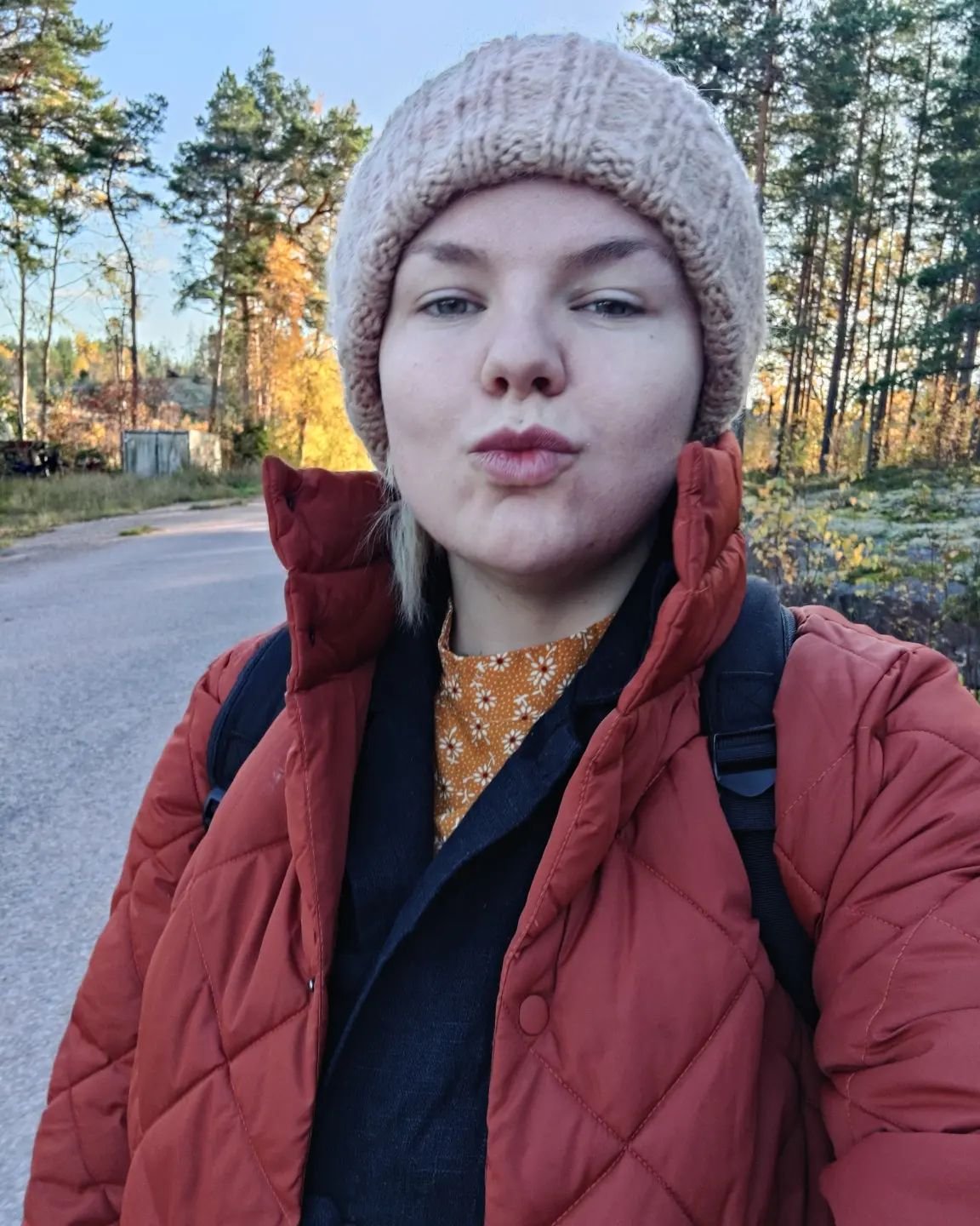 Tied&auml;ttek&ouml; mit&auml; m&auml; mietin just nyt? 

Sit&auml;, miten mun ymp&auml;rill&auml; on aivan huikeita tyyppej&auml;. Toivon, ett&auml; t&auml;&auml; energia mink&auml; annatte mulle on sellaista mink&auml; pystyn peilaamaan teille taka