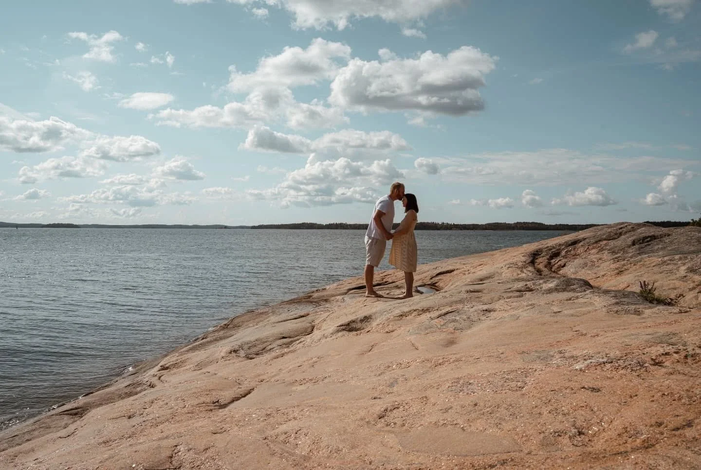 Kes&auml;n 2025 viimeiset kuvaukset 🧡

Miettisin n&auml;it&auml; kuvia selatessani, ett&auml; vaikka t&auml;m&auml; kes&auml; on ollut vaikea ja on pit&auml;nyt hidastaa todella rajusti kaikkea. 

Koen silti kiitollisuutta siit&auml;, ett&auml; olen