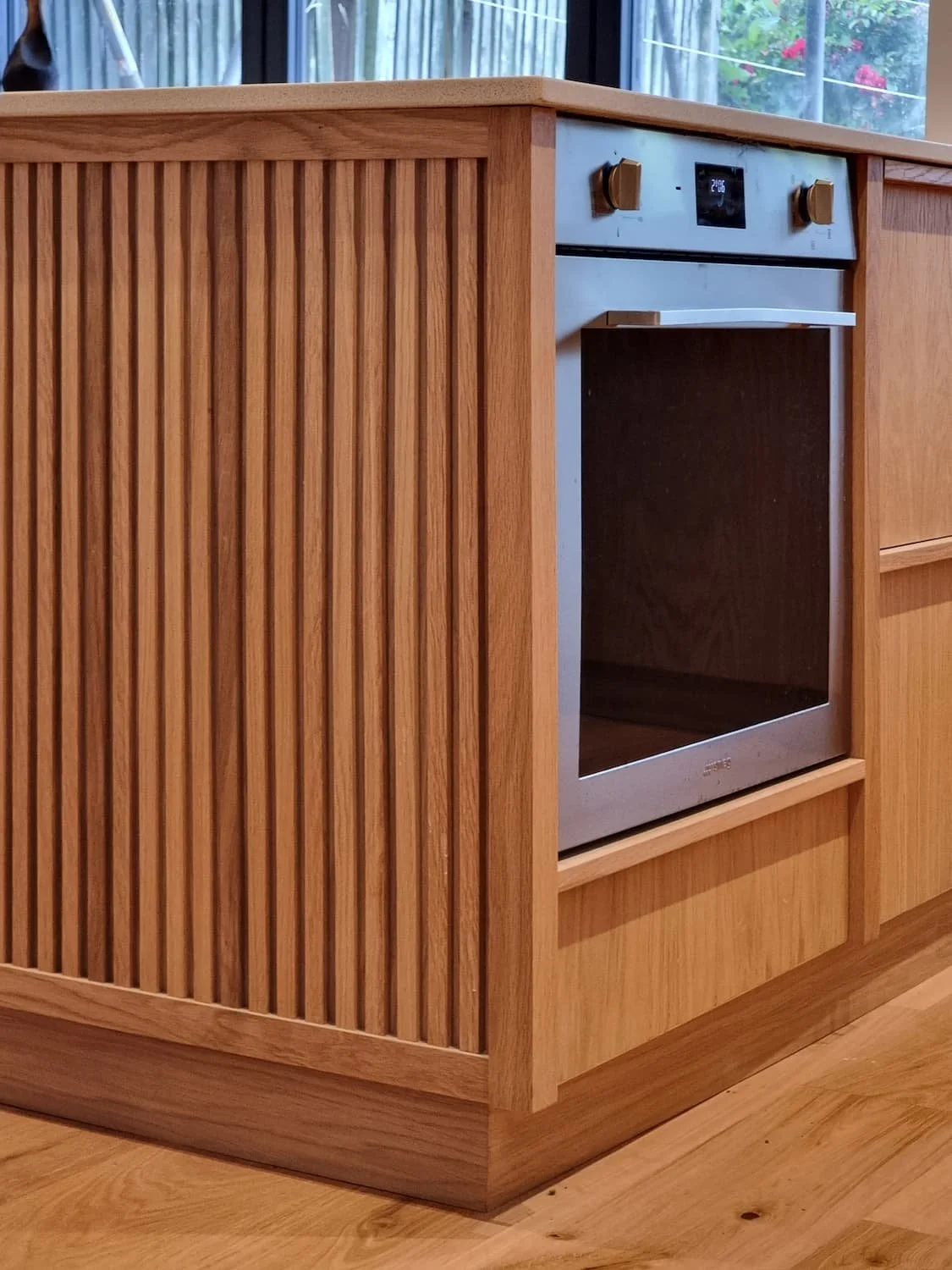 Cub-Kitchens_Hove_Oak-Ply_3.jpg
