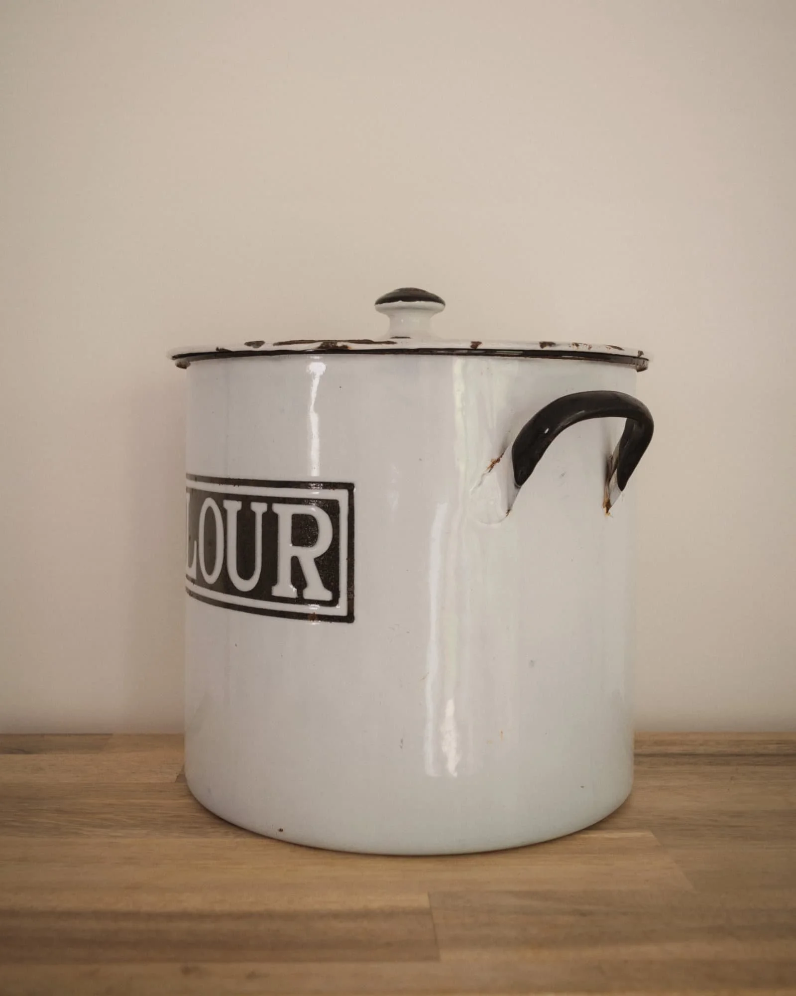 flour-pot-2.jpg