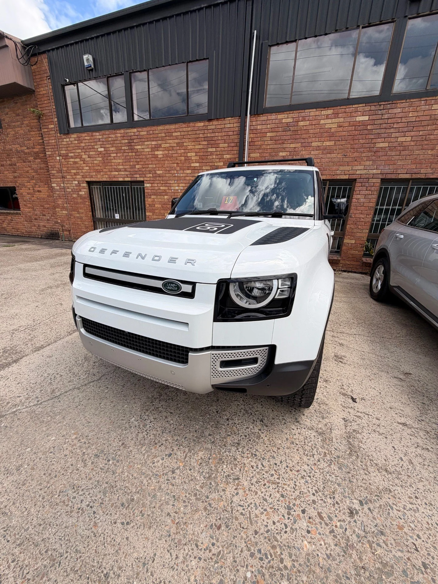 Land Rover Discovery in White at B&M Bodyworks in Bulimba. 