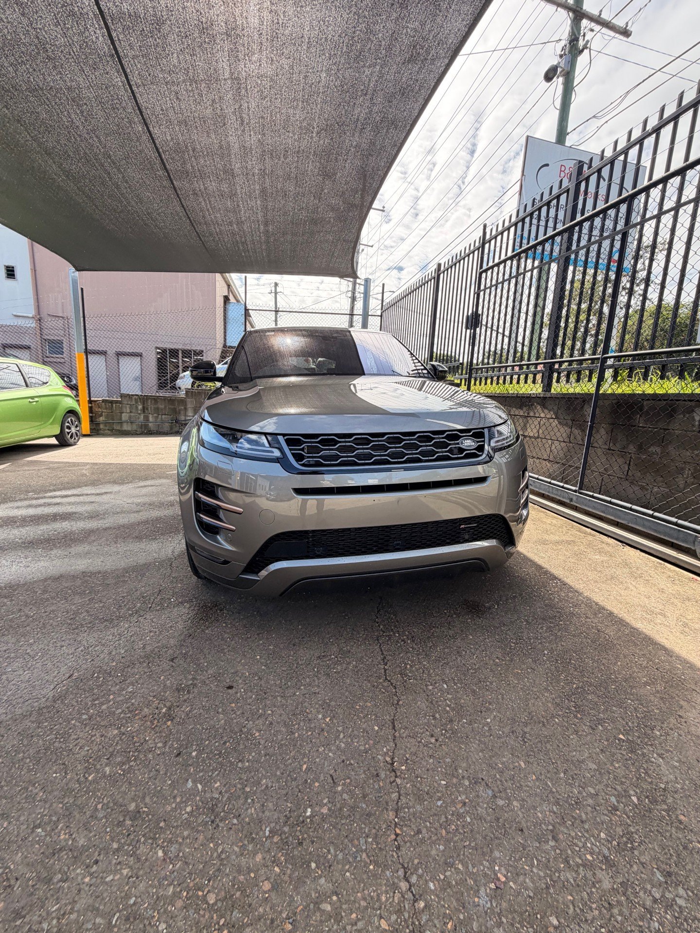 Land Rover Range Rover paintwork completed at B&M Bodyworks for our dealer partners MCT Motorsport.