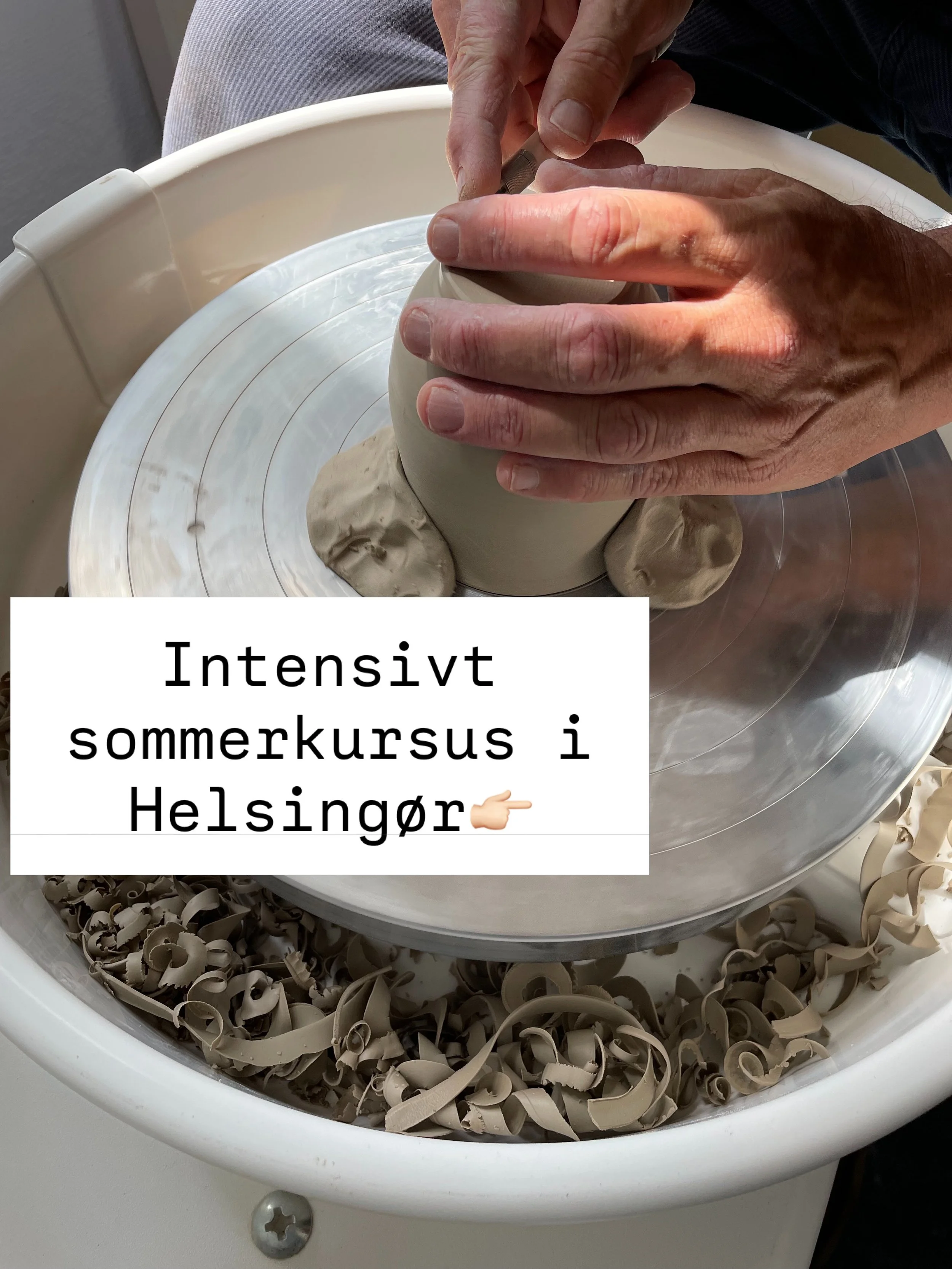 ✨Sommerkursus i keramik✨ 

10 dage med h&aring;ndbygning og introduktion til drejeskiven. En eksklusiv mulighed for dig, der b&aring;de vil h&aring;ndmodellere og dreje.

L&aelig;s mere via h&oslash;jdepunktet &ldquo;Kurser&rdquo; eller p&aring; kvae