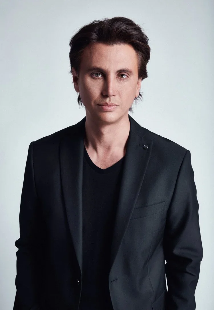 JonathanCheban_08_FINAL.webp