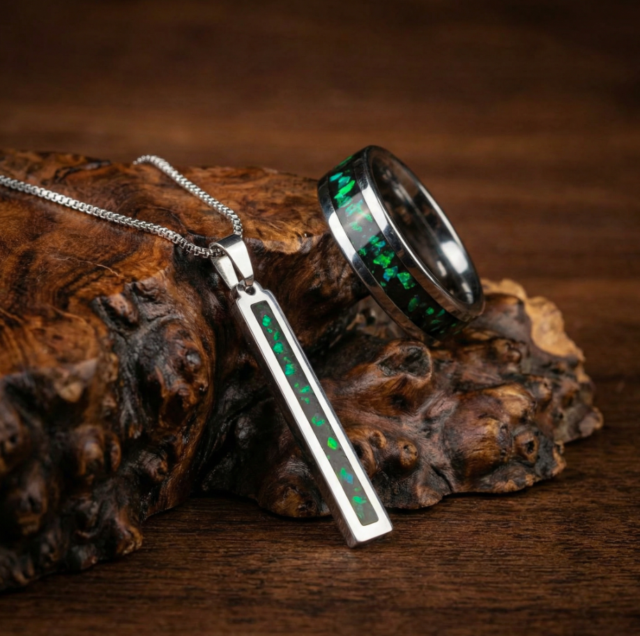 Necklace and Ring 1 [colour fixed].png