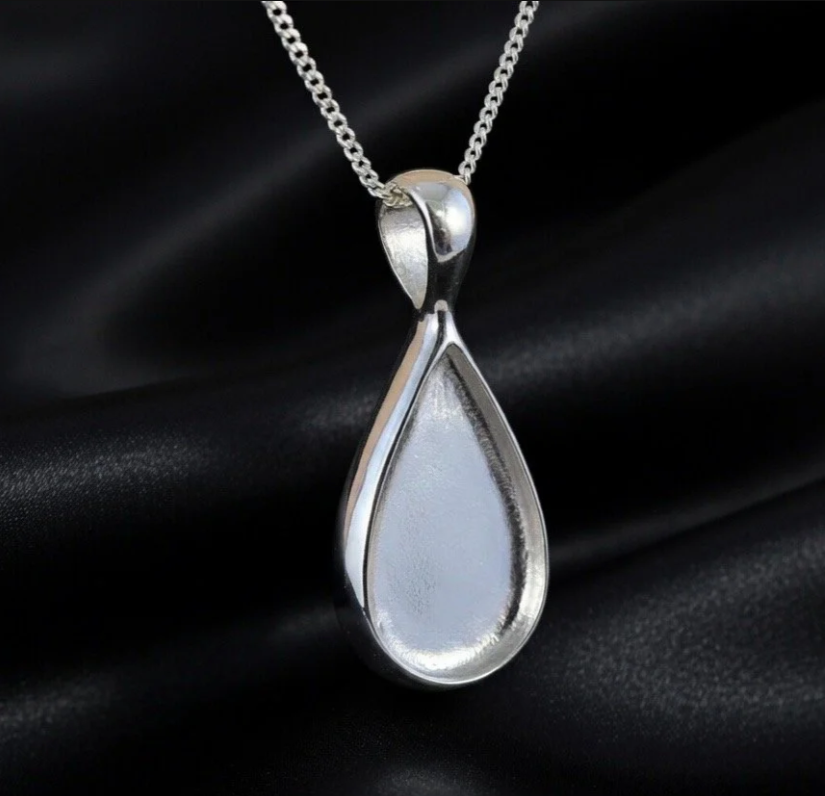 925 Sterling Silver Pear Shaped Pendant.