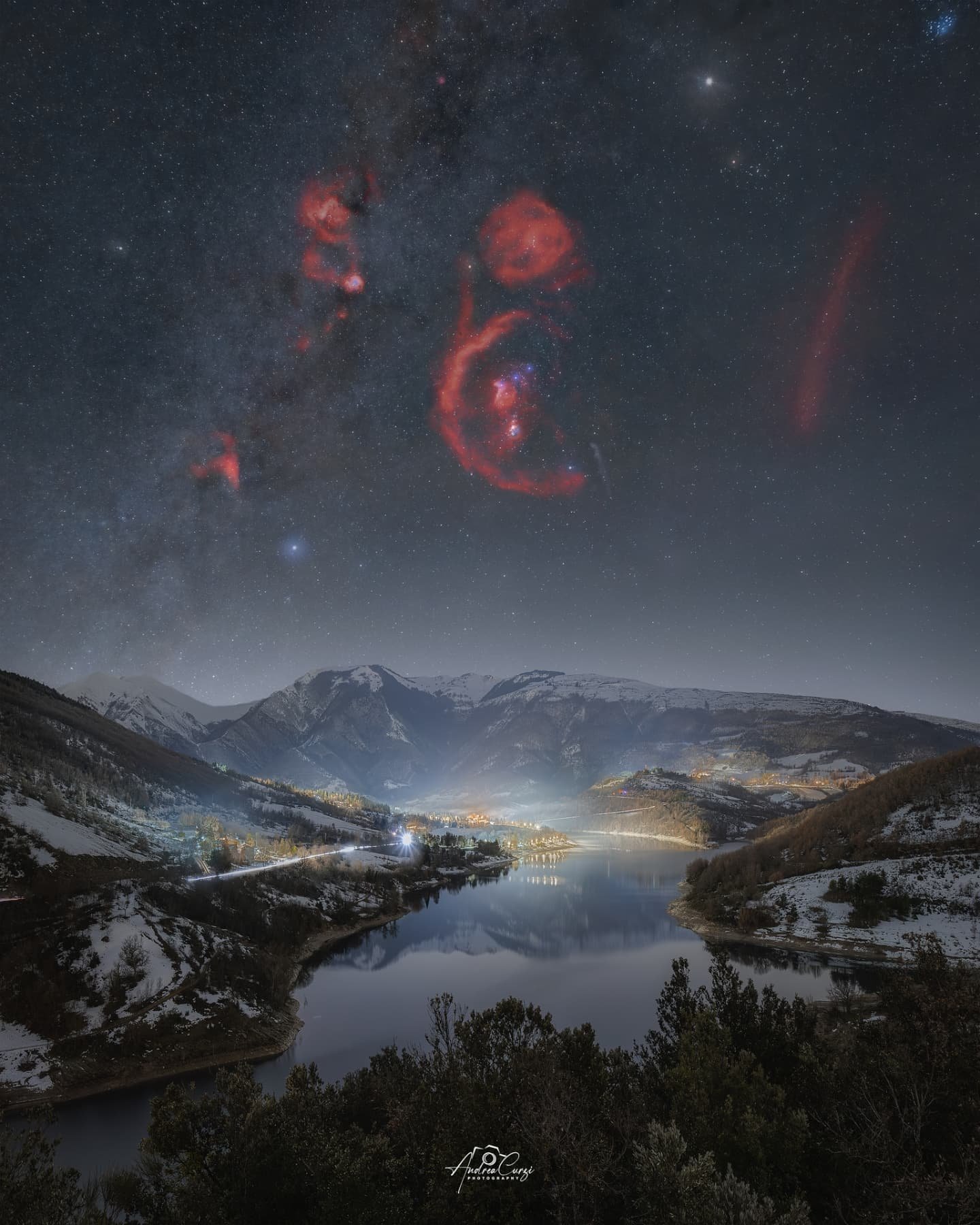 ITA| Visto che mi son preso qualche insulto per non averla pubblicata, eccola qui :D Siamo sullo splendido Lago di Fiastra (MC) in una splendida serata di fine 2024 senza umidit&agrave; e senza nuvole! Purtroppo la neve si stava gi&agrave; sciogliend