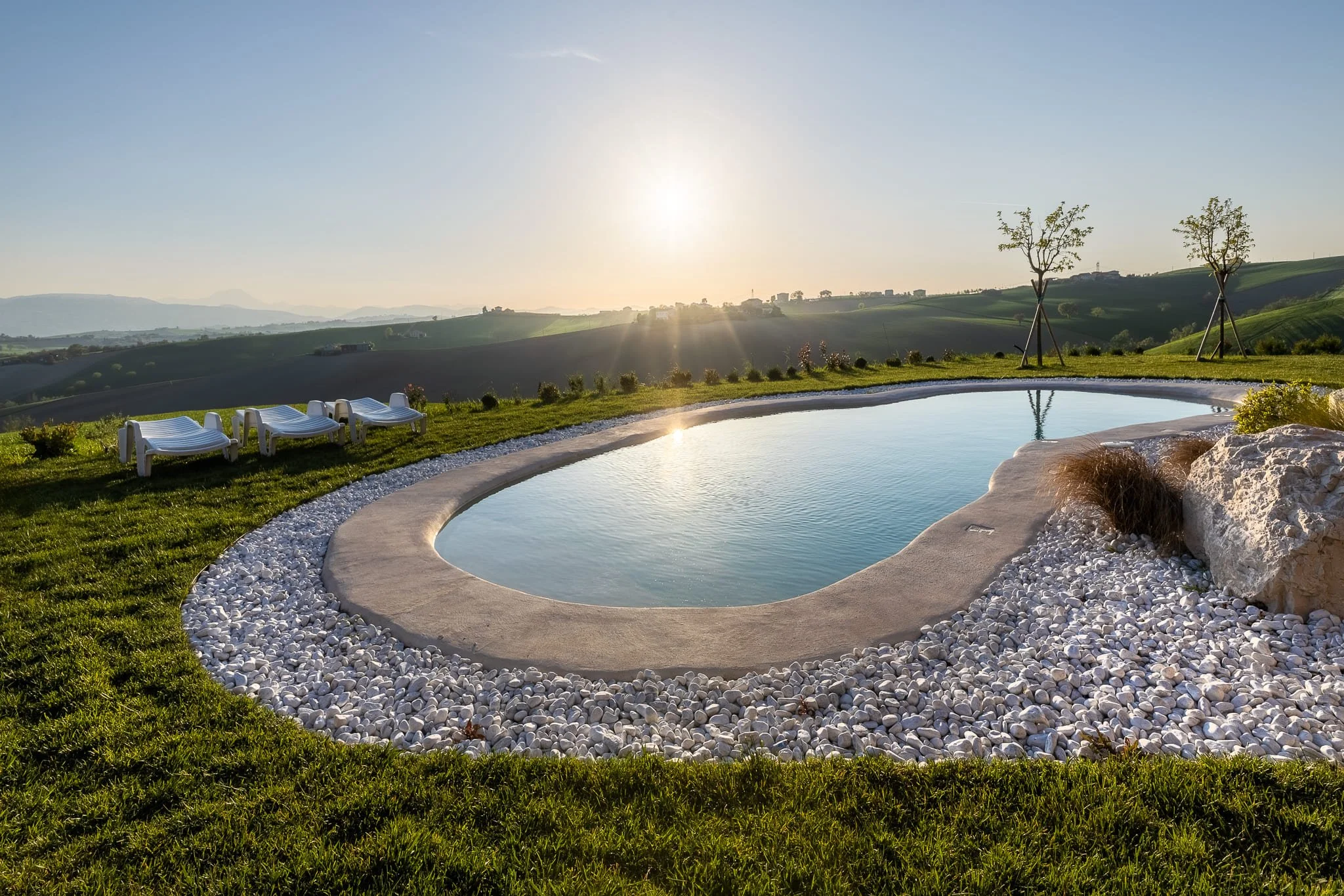 PISCINA TRAMONTO IDROMASSAGGIO FOTOGRAFIA INTERNI CASOLARE DI ANDREA CURZI IN PROVINCIA ANCONA 8.jpg
