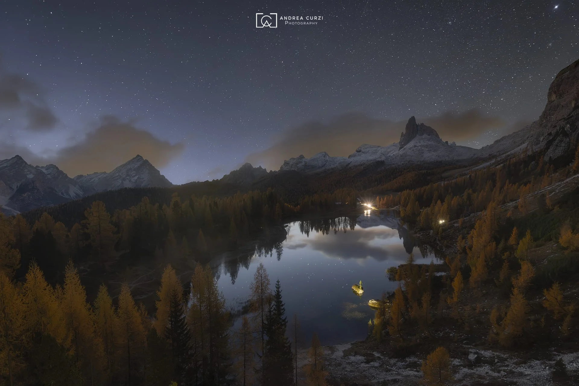 Foto notturna al Lago Federa in Dolomiti. Scattata durante un viaggio fotografico di Andrea Curzi