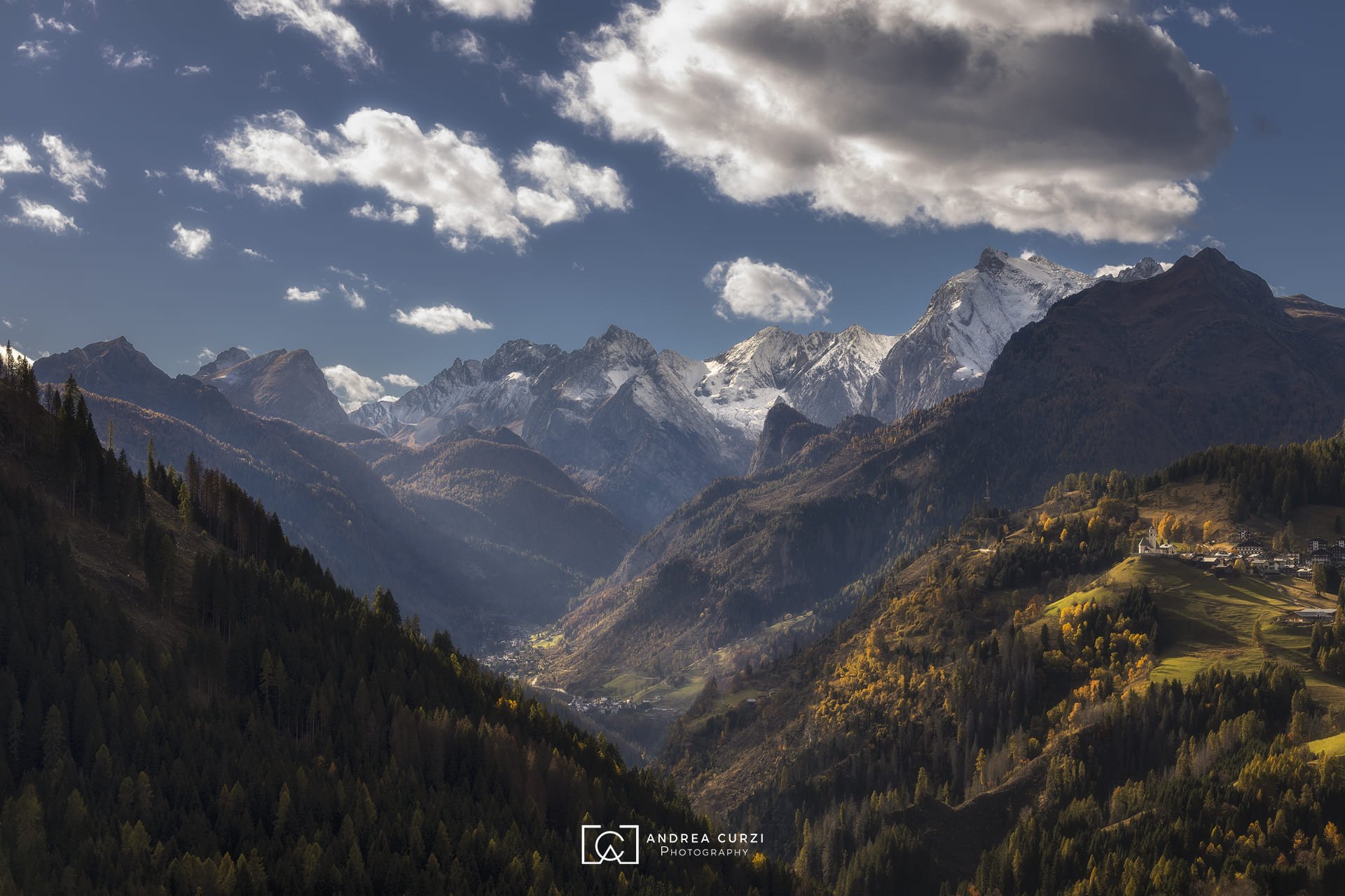 Foto in autunno durante il Foliage in Dolomiti durante in viaggio fotografico di Andrea Curzi.