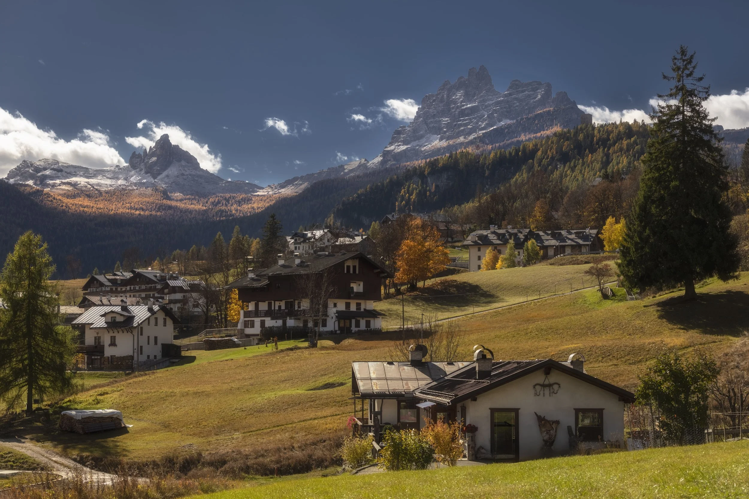 Foto in autunno durante il Foliage in Dolomiti durante in viaggio fotografico di Andrea Curzi. 