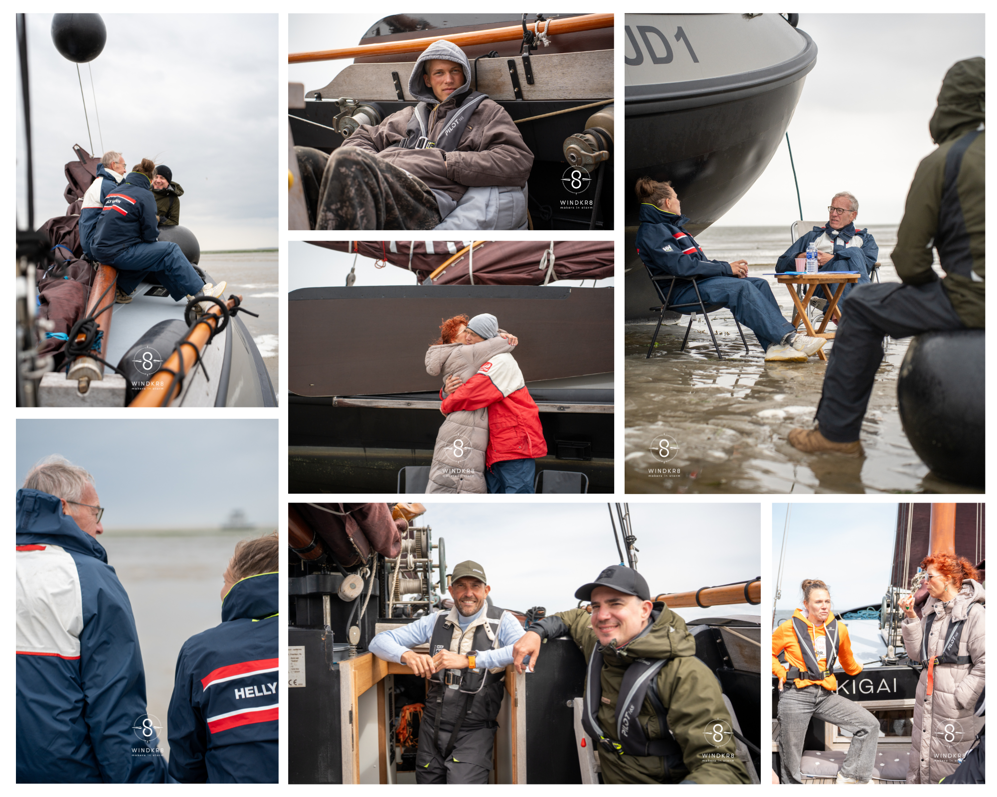 Mensen op een zeilboot en aan wal die zich voorbereiden op een zeiltocht, onder een bewolkte hemel, met verschillende personen die betrokken zijn bij de zeilactiviteit.