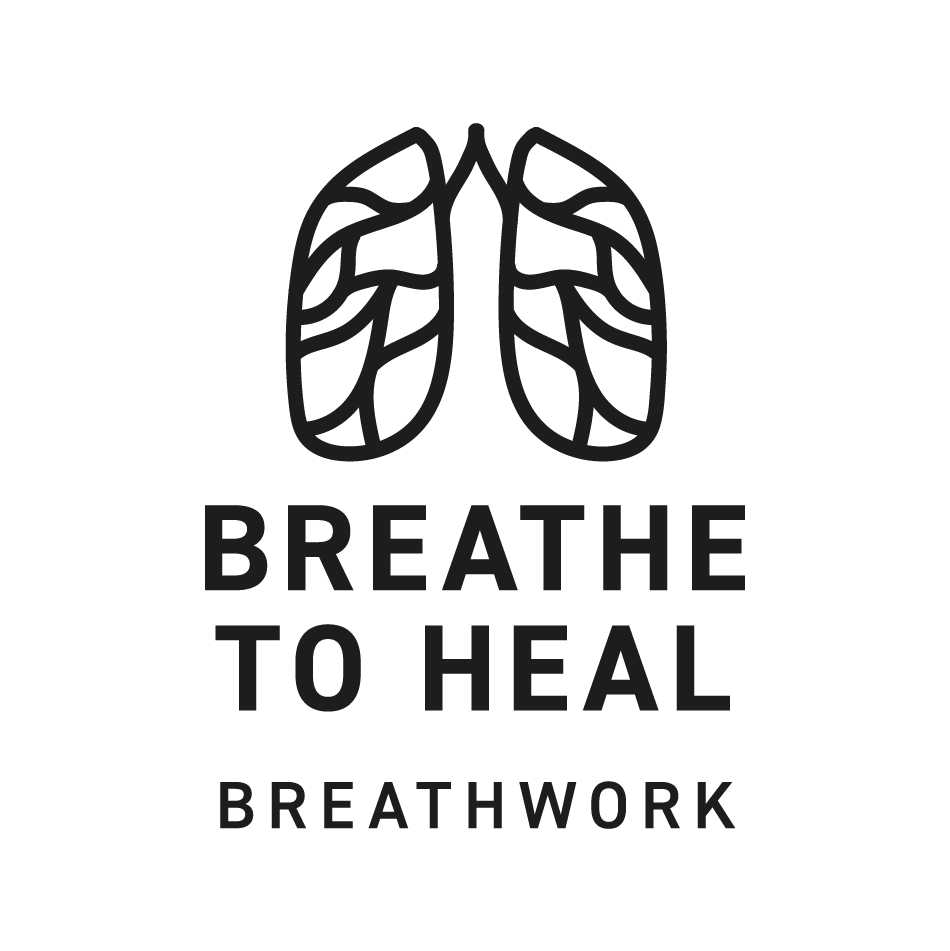 Illustratie van een gestileerde longen met bladeren, ondertekst: "Breathe to Heal" en "Breathework".