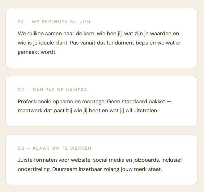 Screen met drie secties met tekst over branding en contentcreatie, met koppen: 'We beginnen bij jou', 'Dan pas de camera' en 'Klaar om te werken'.