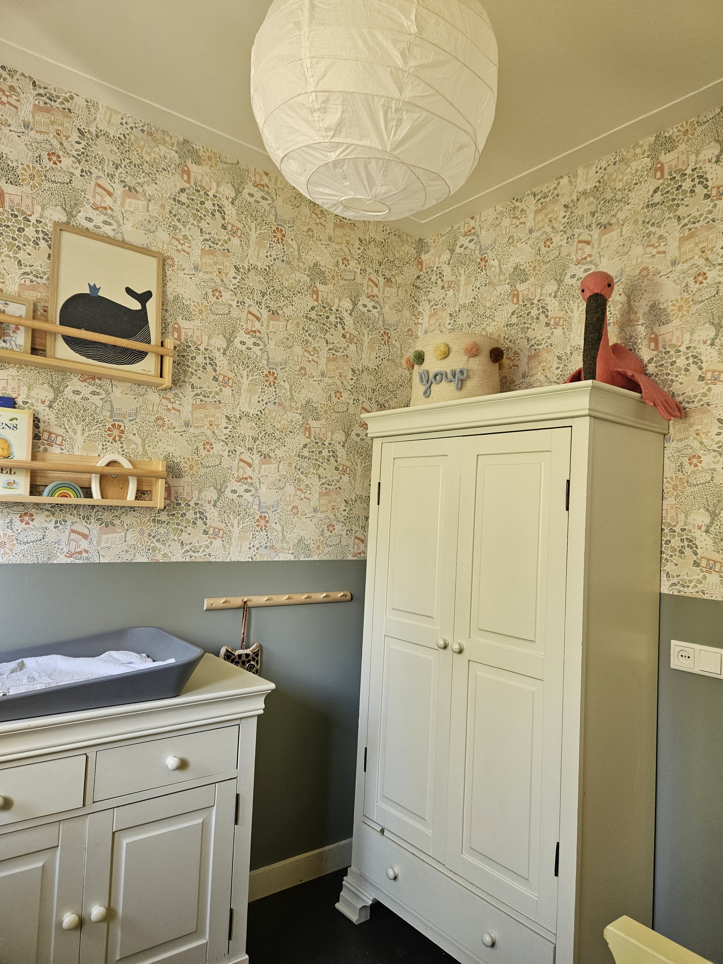 Kinderkamer behang & schilderwerk