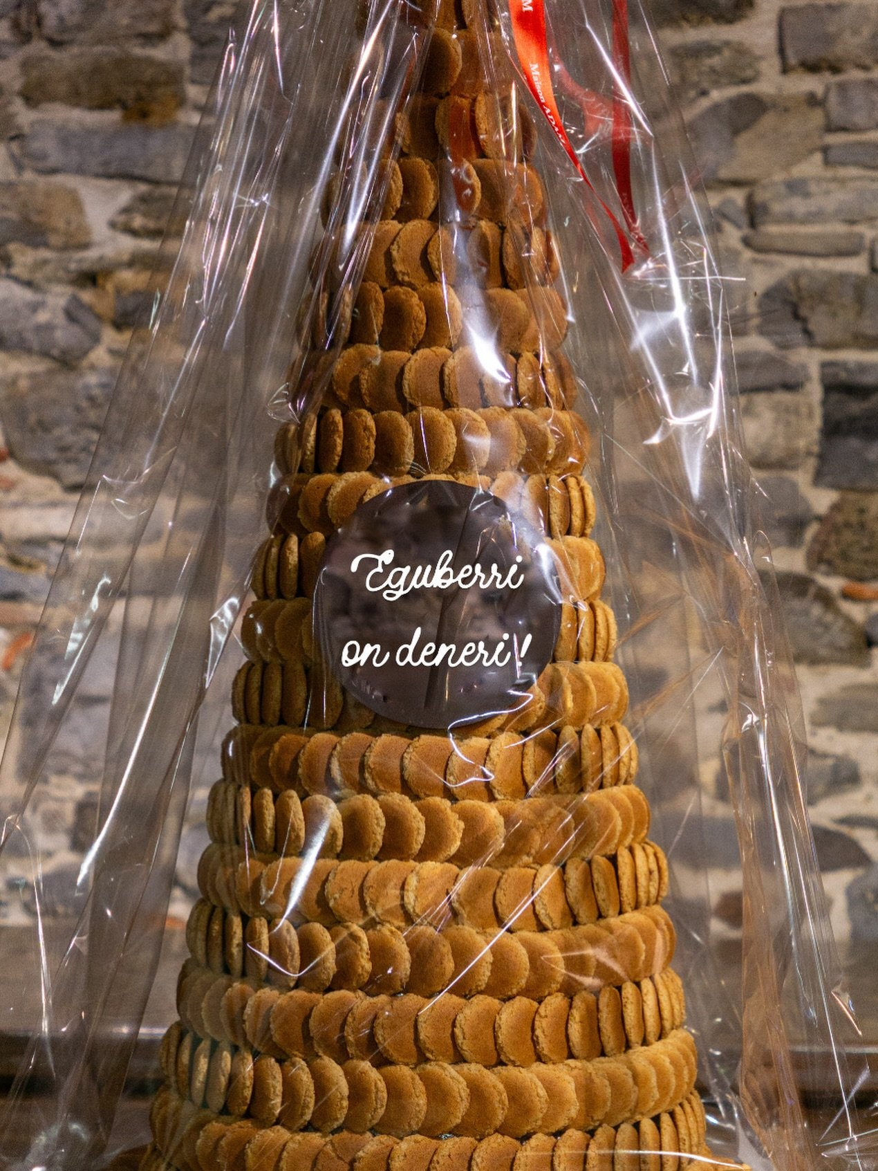 Eguberri on deneri eta besta on ✨ Toute l&rsquo;&eacute;quipe d&rsquo;Aguerria vous souhaite de belles f&ecirc;tes de fin d&rsquo;ann&eacute;e 🎁

La l&eacute;gende dira qu&rsquo;il s&rsquo;agissait d&rsquo;une pi&egrave;ce mont&eacute;e de macarons 