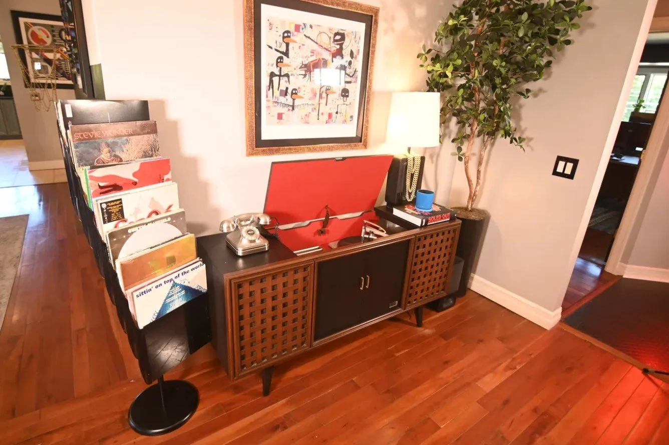 Vintage vs. Modern Record Consoles: Finding Your Perfect Match 4 Screenshot+2025 04 07+205306